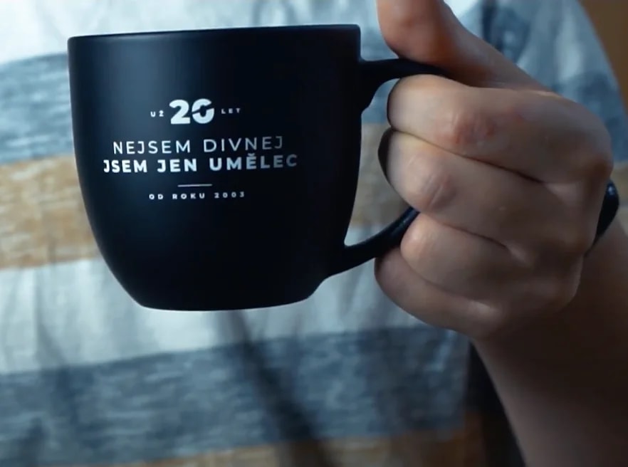 Hrnek „Nejsem divnej…“